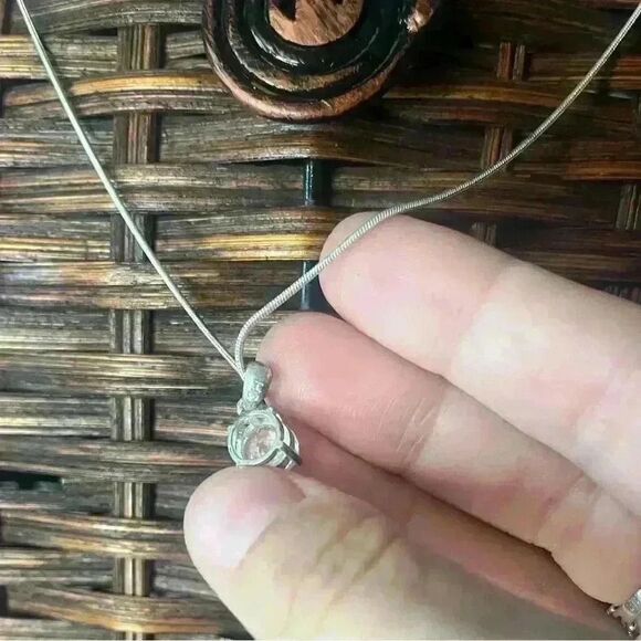 Vintage Avon honor society CZ pendant necklace - Picture 4 of 4